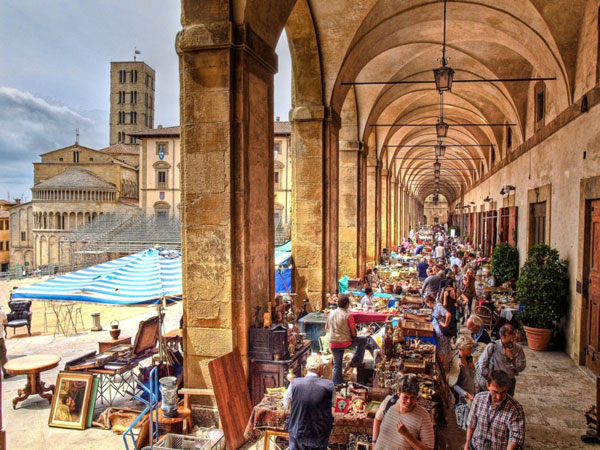 Arezzo: mercato dell'antiquariato