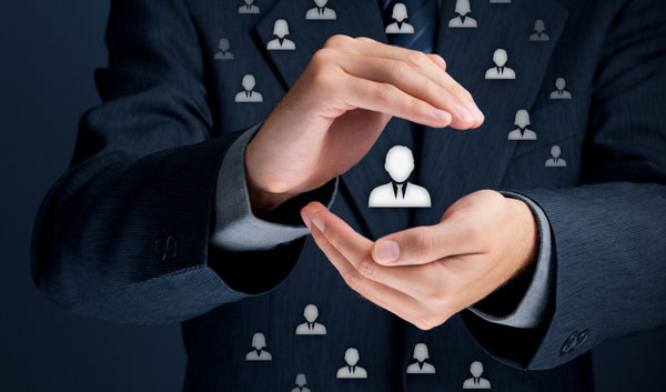 Mani che racciundono l'icona di un cliente
